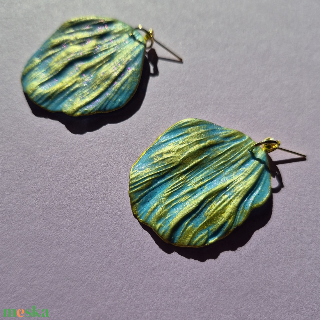 Szirom alakú kék-arany lógós fülbevaló - ékszer - fülbevaló - lógó fülbevaló - Meska.hu