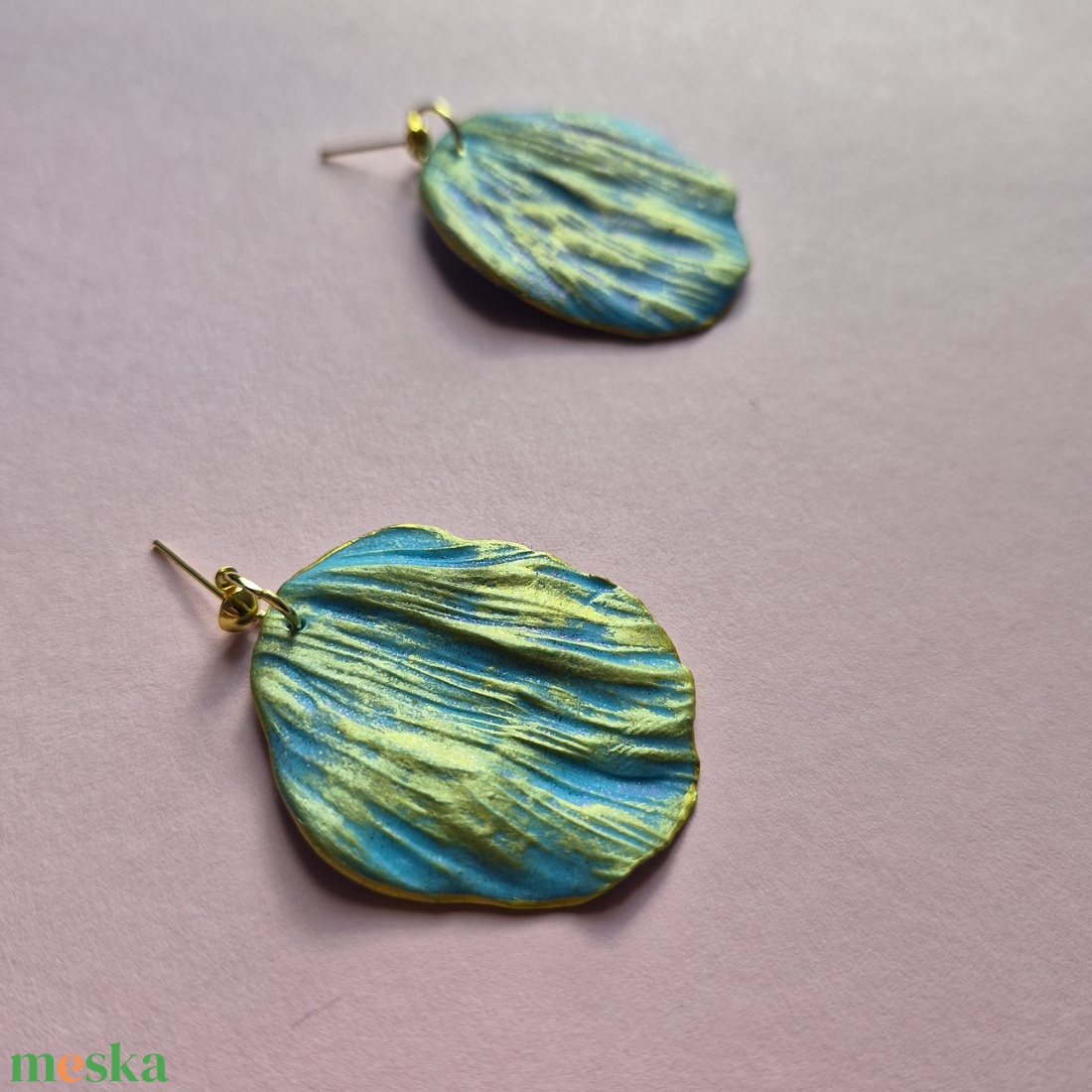 Szirom alakú kék-arany lógós fülbevaló - ékszer - fülbevaló - lógó fülbevaló - Meska.hu