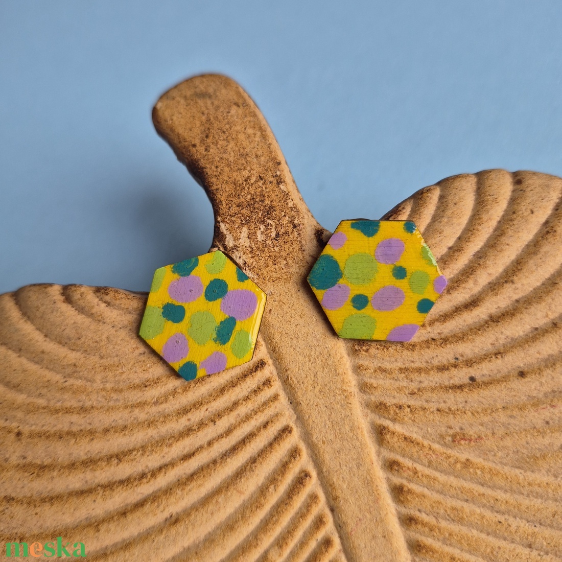 Fa bedugós pasztel fülbevaló lila-sárga-rürkíz színben - ékszer - fülbevaló - pötty fülbevaló - Meska.hu