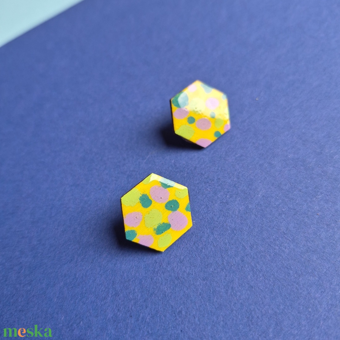 Fa bedugós pasztel fülbevaló lila-sárga-rürkíz színben - ékszer - fülbevaló - pötty fülbevaló - Meska.hu