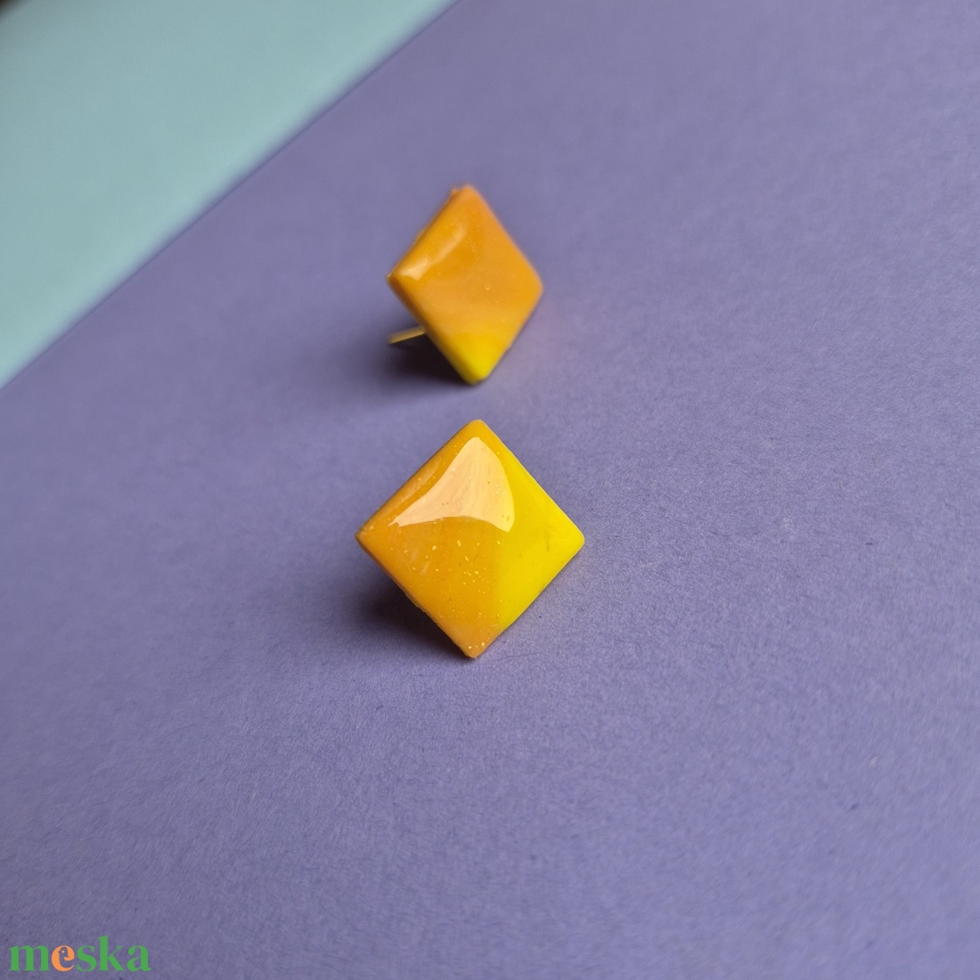 Sárga-narancsos barnás gyurma bedugós fülbevaló  - ékszer - fülbevaló - pötty fülbevaló - Meska.hu