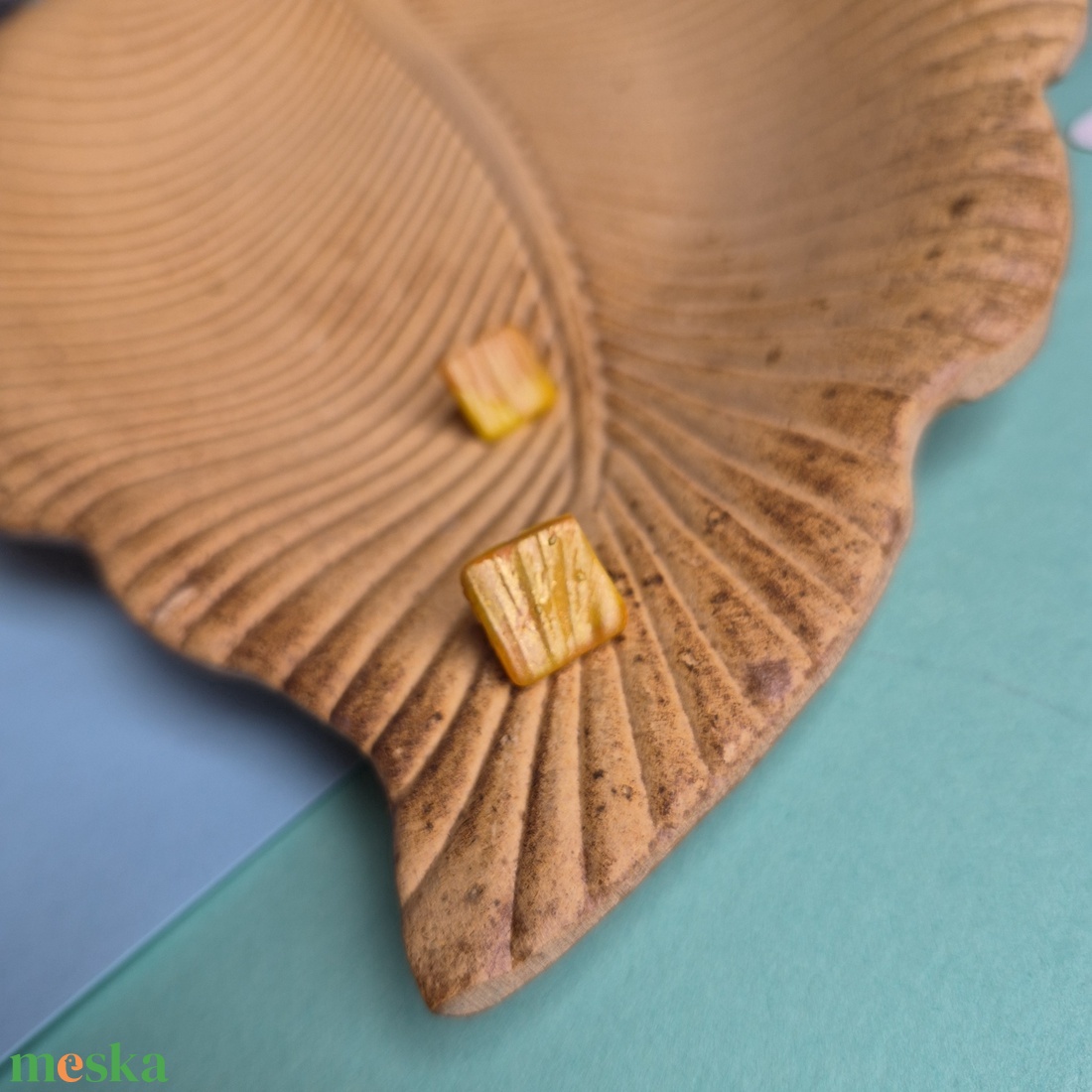 Sárga-narancs sütőgyurma bedugós fülbevaló  - ékszer - fülbevaló - pötty fülbevaló - Meska.hu