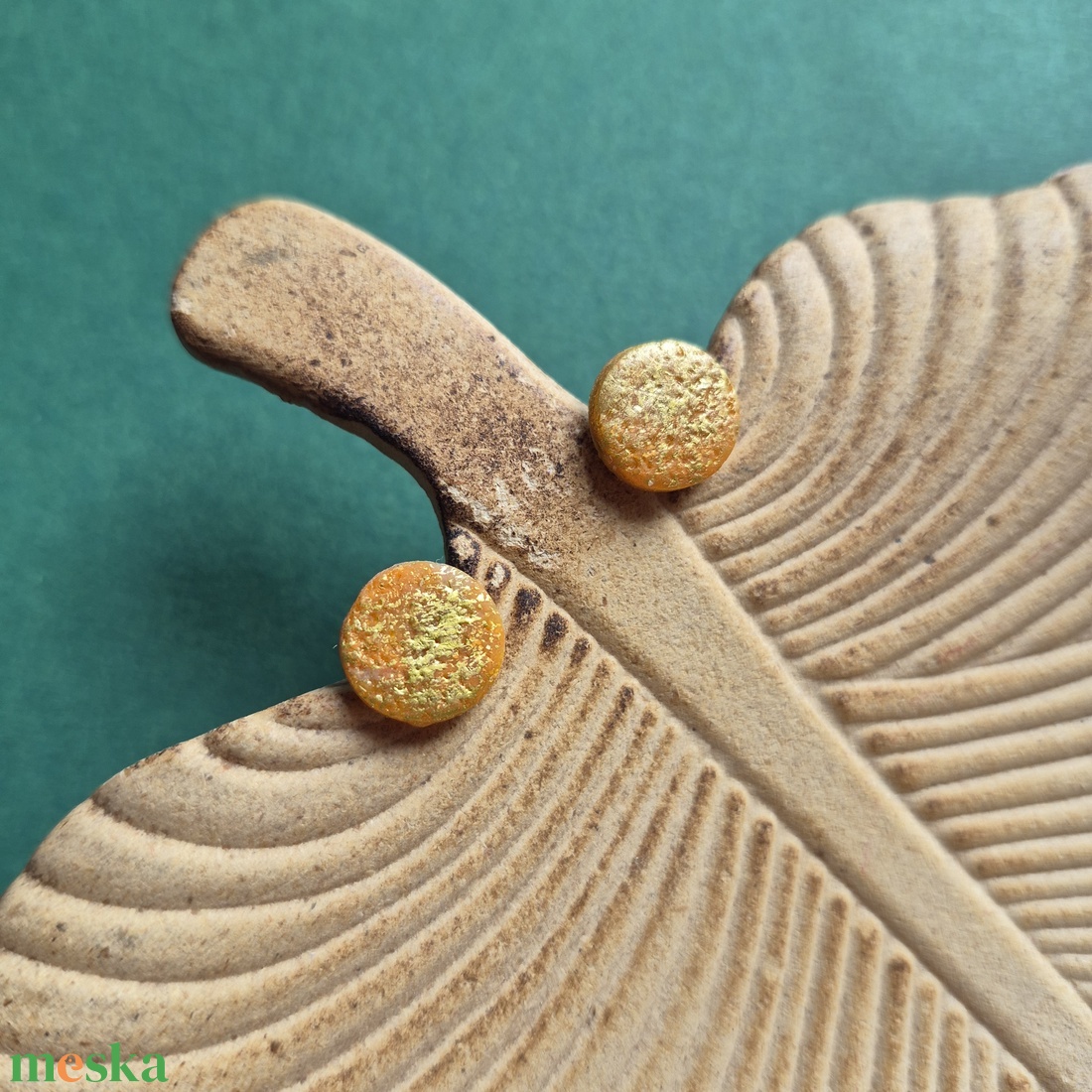 Arany-narancs kerek gyurma fülbevaló  - ékszer - fülbevaló - pötty fülbevaló - Meska.hu