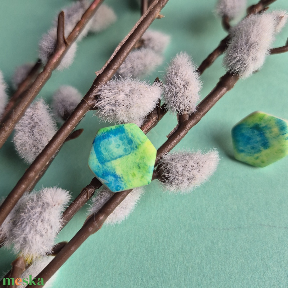 Zöld-kék gyurma hatszög fülbevaló - ékszer - fülbevaló - pötty fülbevaló - Meska.hu