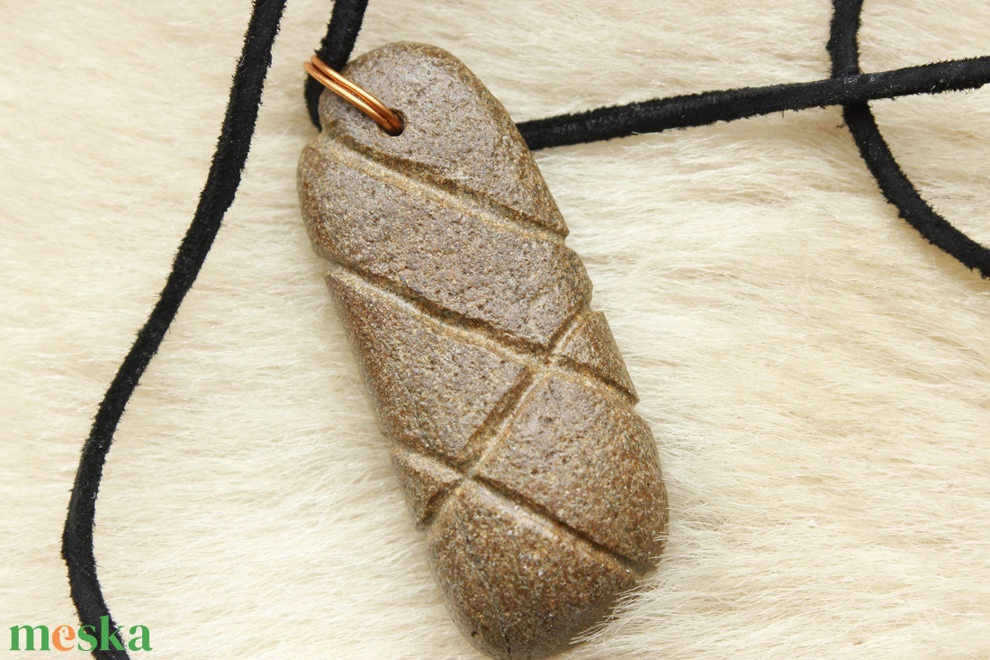 Geometriai mintás kőmedál - ékszer - nyaklánc - medálos nyaklánc - Meska.hu