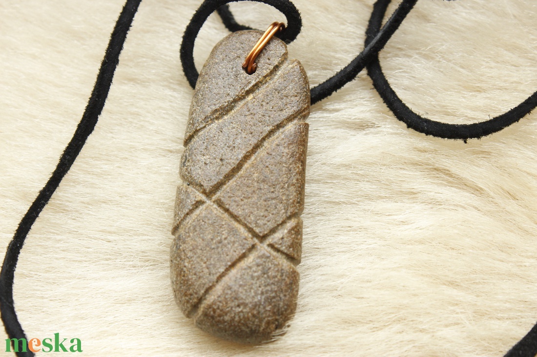 Geometriai mintás kőmedál - ékszer - nyaklánc - medálos nyaklánc - Meska.hu