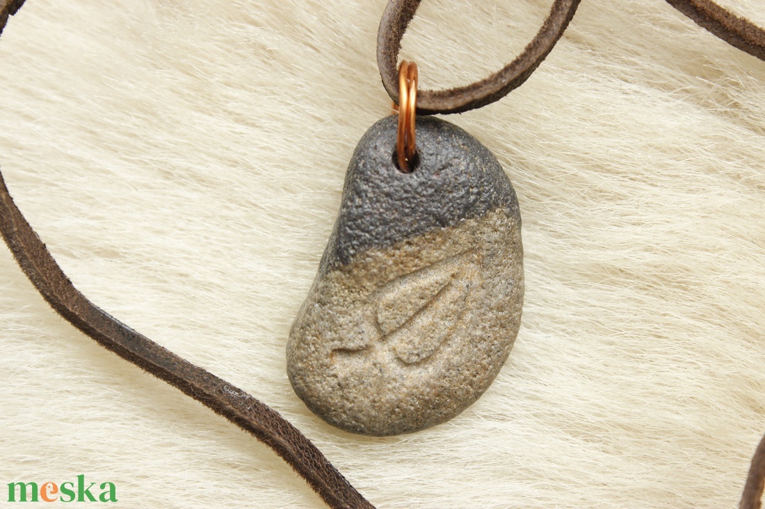 Levélmintás kőmedál - ékszer - nyaklánc - medálos nyaklánc - Meska.hu