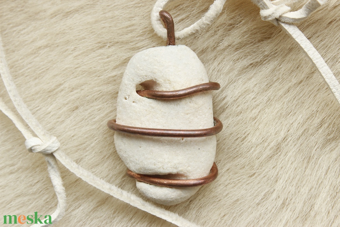 Korallmedálos nyaklánc - ékszer - nyaklánc - medálos nyaklánc - Meska.hu