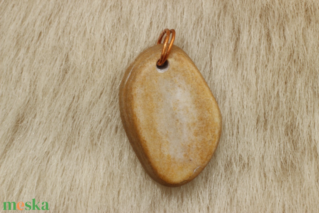 Kőmedál indás kereszt gravírozással - ékszer - nyaklánc - medál - Meska.hu