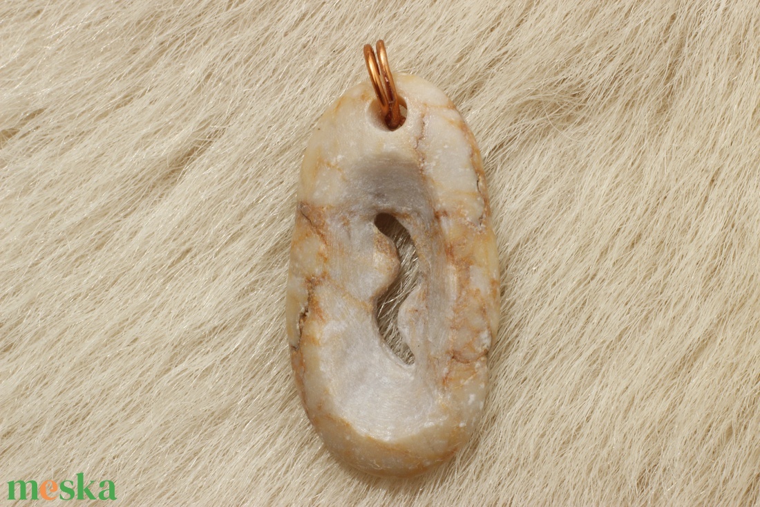 Gravírozott kőmedál S mintával - ékszer - nyaklánc - medál - Meska.hu