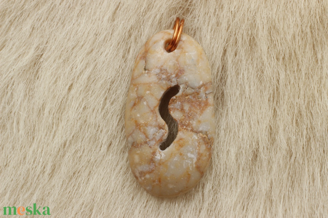 Gravírozott kőmedál S mintával - ékszer - nyaklánc - medál - Meska.hu