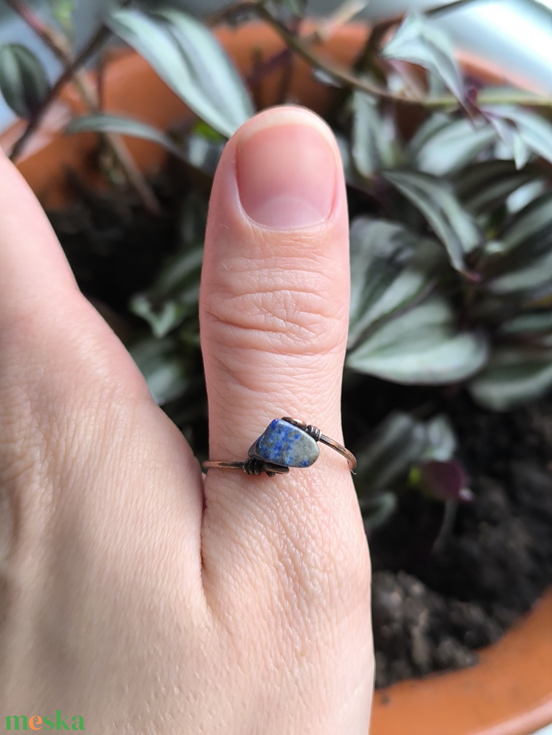 Vékony vörösréz gyűrű lapis lazuli ásvánnyal - ékszer - gyűrű - vékony gyűrű - Meska.hu