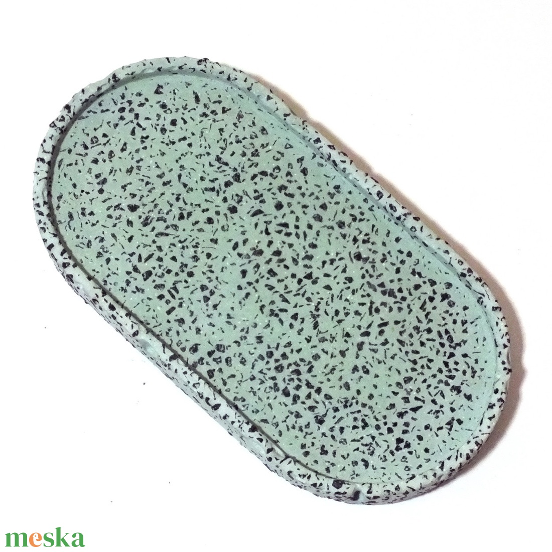 Terrazzo Oval Dekor Betontálca Zöld   Modern dekor, indusztriál, Ékszer tálca,  fürdőszobai tálca, Gyertya tálca - otthon & életmód - konyhafelszerelés, tálalás - tálalás - tálca - Meska.hu