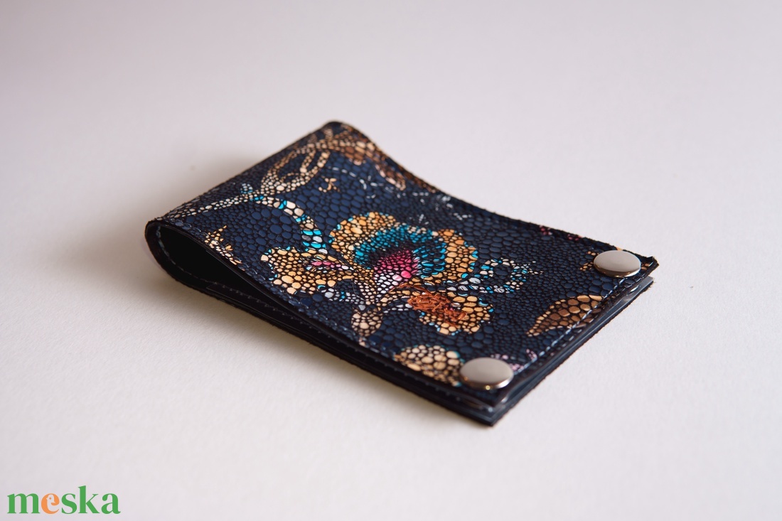 Bőr bérlet tartó - vintage flowery - táska & tok - pénztárca & más tok - kártyatartó & irattartó - Meska.hu Bőr bérlet tartó - vintage flowery - táska & tok - pénztárca & más tok - kártyatartó & irattartó - Meska.hu