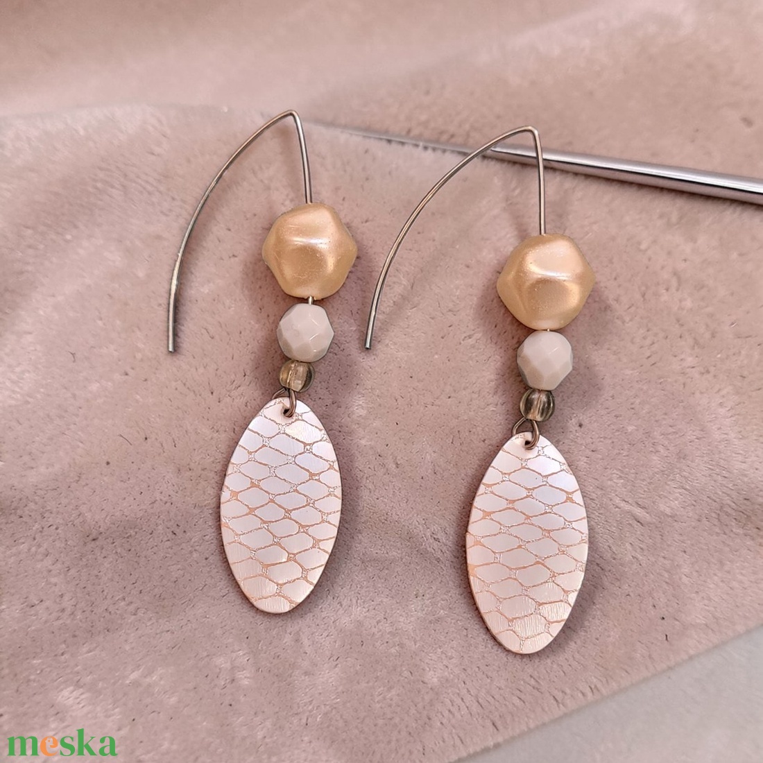 Paradisa collection 8 - bőr, gyöngy és nemesacél fülbevaló  - ékszer - fülbevaló - lógó fülbevaló - Meska.hu