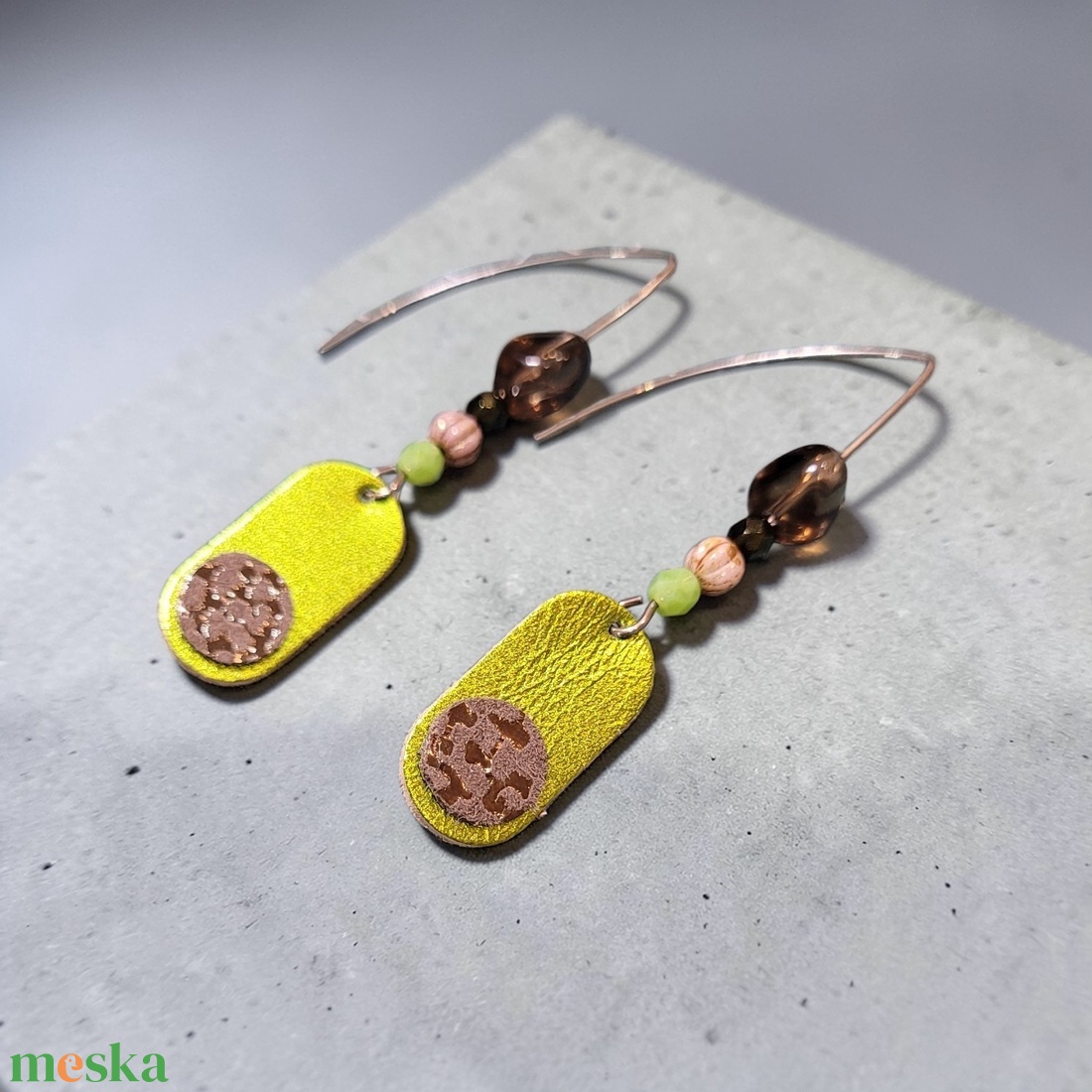 Paradisa collection 13 - bőr, gyöngy és nemesacél fülbevaló  - ékszer - fülbevaló - lógó fülbevaló - Meska.hu