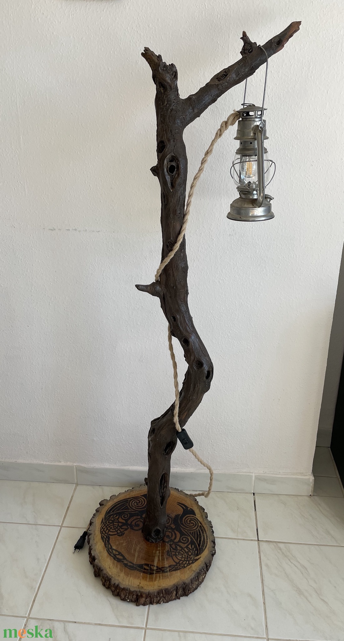 Állólámpa, pirográf, egyedi lámpa, hollós , huginn muninn  - otthon & életmód - lámpa - állólámpa - Meska.hu