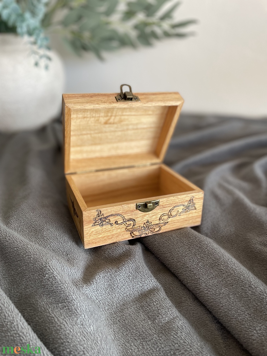 Ékszerdoboz, Turul mintával , fadoboz -  - Meska.hu