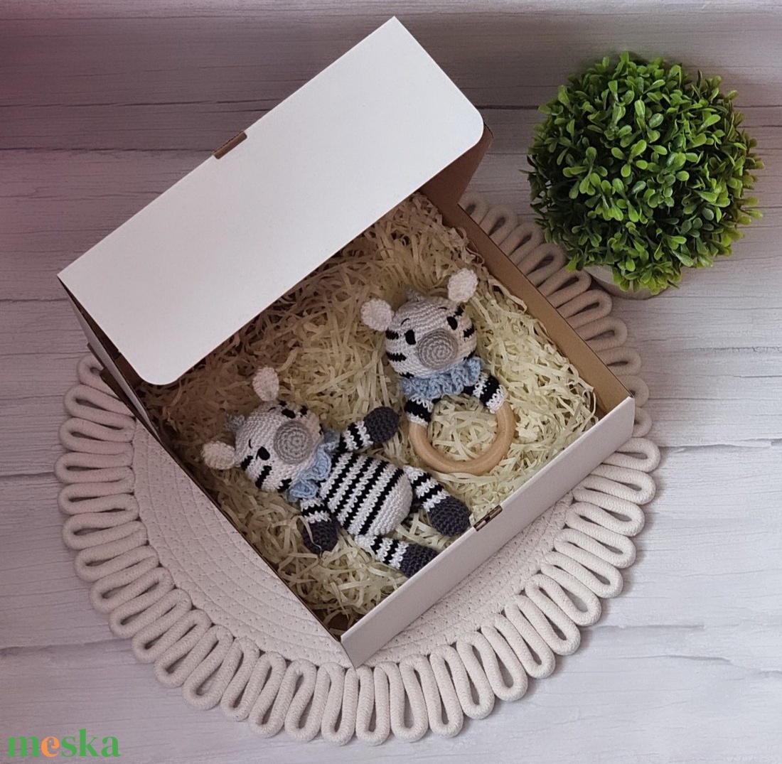 Zsombi zebra - Babaváró box - játék & sport - babalátogató ajándékcsomag - Meska.hu Zsombi zebra - Babaváró box - játék & sport - babalátogató ajándékcsomag - Meska.hu
