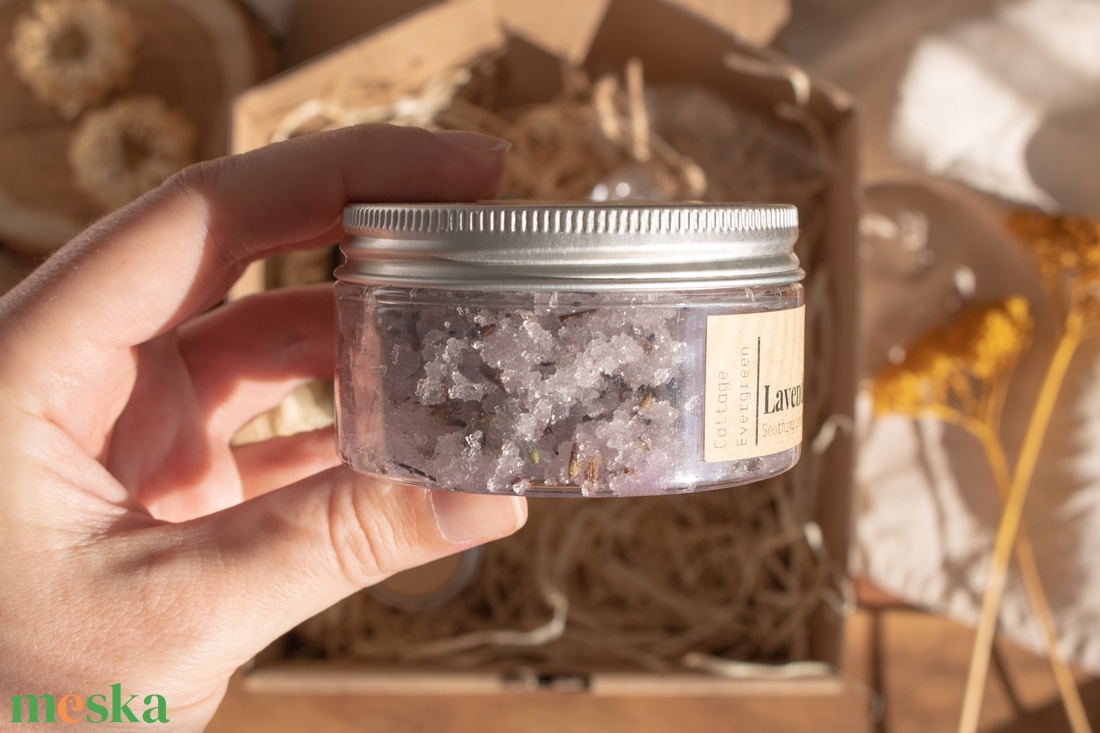 Relax ajándékcsomag, Ajándék nőknek, Levendulás Szójaviasz Gyertya, Self Care Gift Box, Koszorúslány Felkérő Ajándék - szépségápolás - kozmetikai ajándékcsomag - Meska.hu