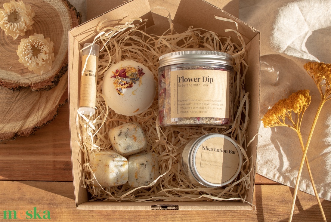 Titkos Kert ajándékcsomag, Natúr kozmetikum ajándék nőknek, Self Care Gift Box, Koszorúslány Felkérő Ajándék - szépségápolás - kozmetikai ajándékcsomag - Meska.hu