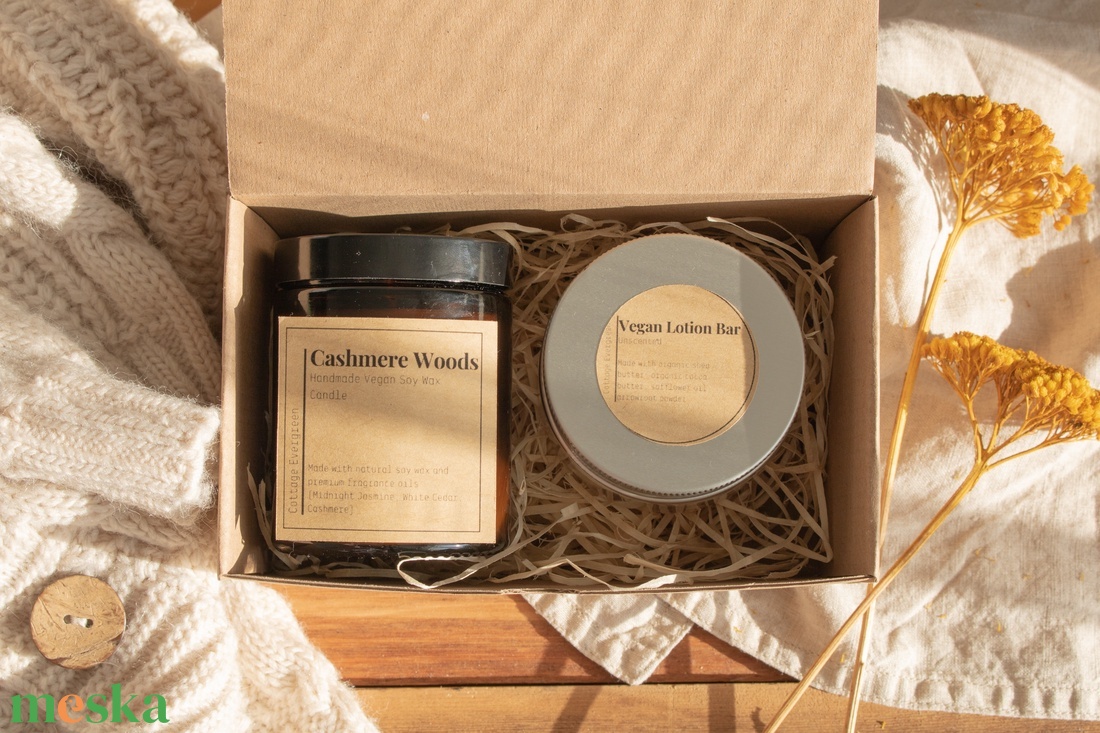 Vegán ajándékcsomag, Ajándék nőknek, Cashmere Woods Illatgyertya Csomag, Self Care Gift Box, Szójaviasz gyertya - szépségápolás - kozmetikai ajándékcsomag - Meska.hu