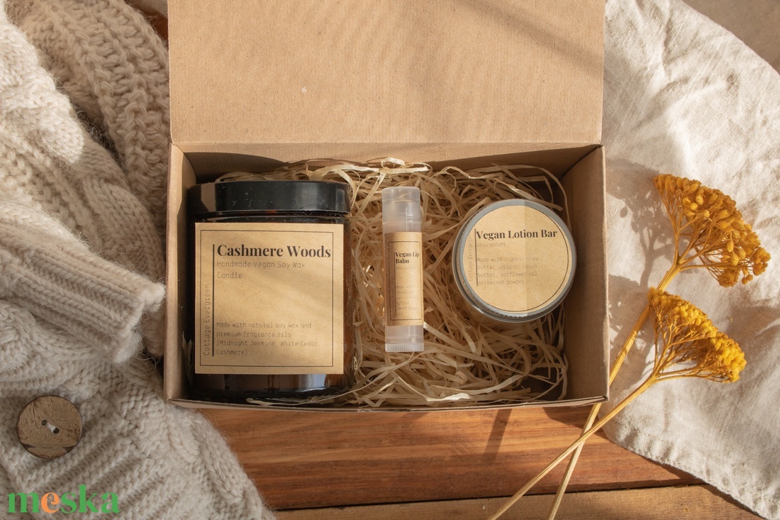 Vegán ajándékcsomag, Ajándék nőknek, Cashmere Woods Illatgyertya Csomag, Self Care Gift Box, Szójaviasz gyertya - szépségápolás - kozmetikai ajándékcsomag - Meska.hu Vegán ajándékcsomag, Ajándék nőknek, Cashmere Woods Illatgyertya Csomag, Self Care Gift Box, Szójaviasz gyertya - szépségápolás - kozmetikai ajándékcsomag - Meska.hu
