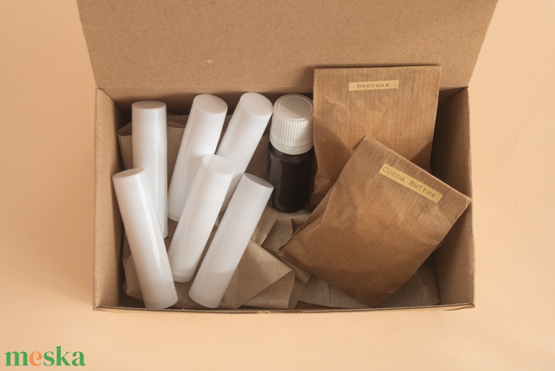 Csináld Magad DIY Kakaóvajas Ajakbalzsam készítő csomag, Ajándék nőknek gyerekeknek, Kreatív ajándék, Tégelyes Ajakápoló - diy (csináld magad) - egységcsomag - Meska.hu