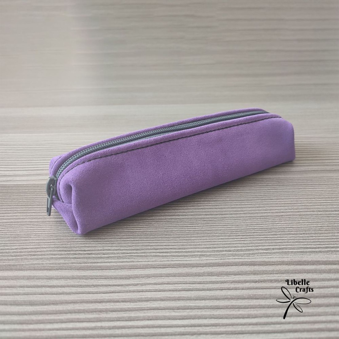 Lila bőrből készült tolltartó - otthon & életmód - papír, írószer - tolltartó & ceruzatekercs - Meska.hu