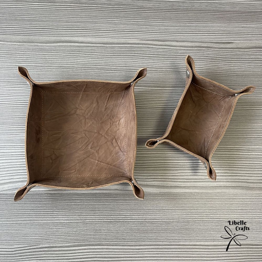 Színes bőr tálca - gyűrt barna - otthon & életmód - dekoráció - asztal és polc dekoráció - dekorációs tál, tartó - Meska.hu