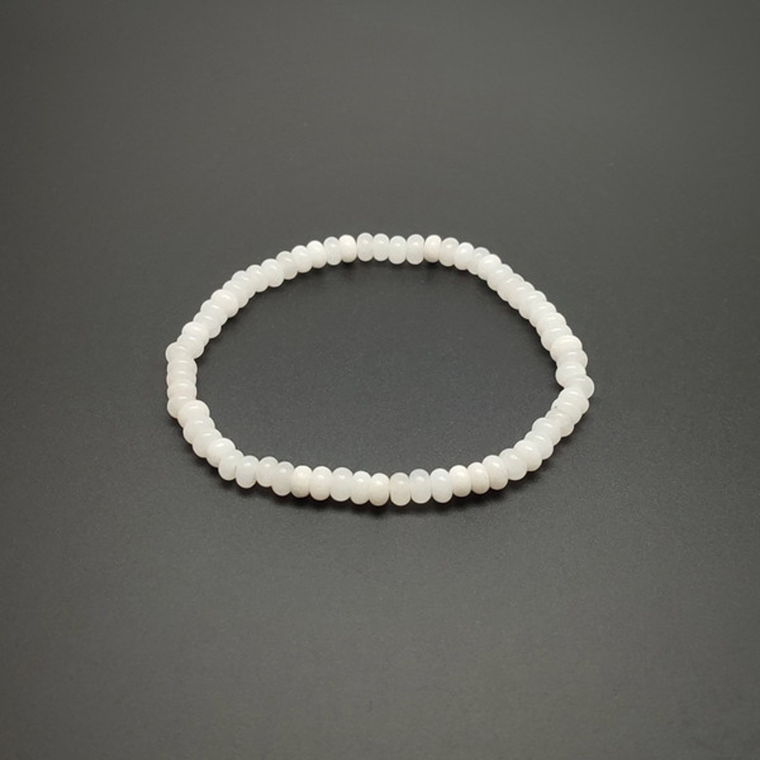 Tejkvarc korong ásványkarkötő 4x2 mm Hófátyol - ékszer - karkötő - ásványkarkötő - Meska.hu