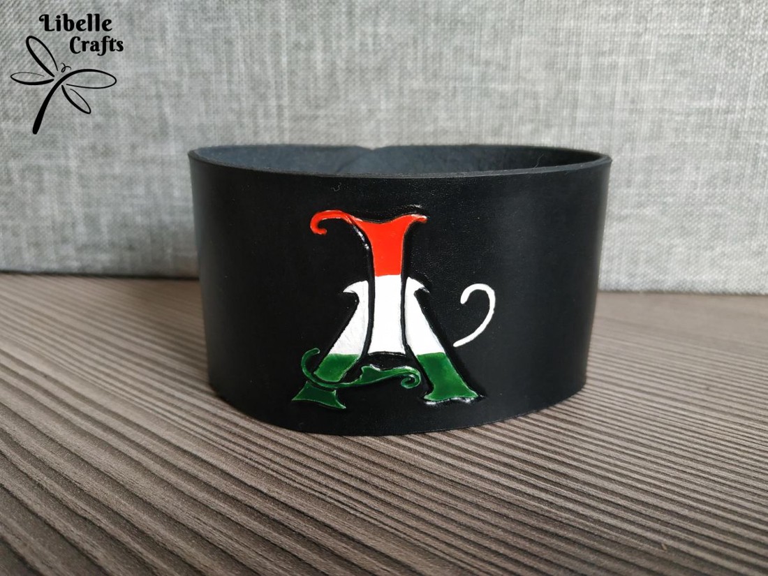 Ismerős Arcok logóval ellátott karpánt - ékszer - karkötő - széles karkötő - Meska.hu