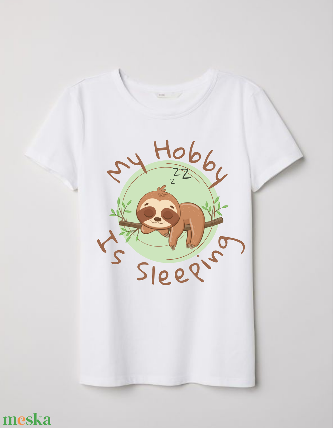 My Hobby Is Sleeping feliratú fehér női póló lajhár grafikával - ruha & divat - női ruha - póló, felső - Meska.hu My Hobby Is Sleeping feliratú fehér női póló lajhár grafikával - ruha & divat - női ruha - póló, felső - Meska.hu