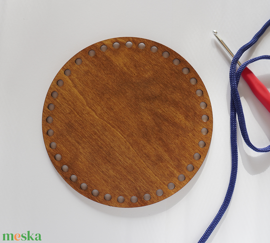 Lazúrozott fa alap horgoláshoz (15cm) (A) - kellékek & szerszámok - fa - rétegelt lemez, fa alap - Meska.hu Lazúrozott fa alap horgoláshoz (15cm) (A) - kellékek & szerszámok - fa - rétegelt lemez, fa alap - Meska.hu