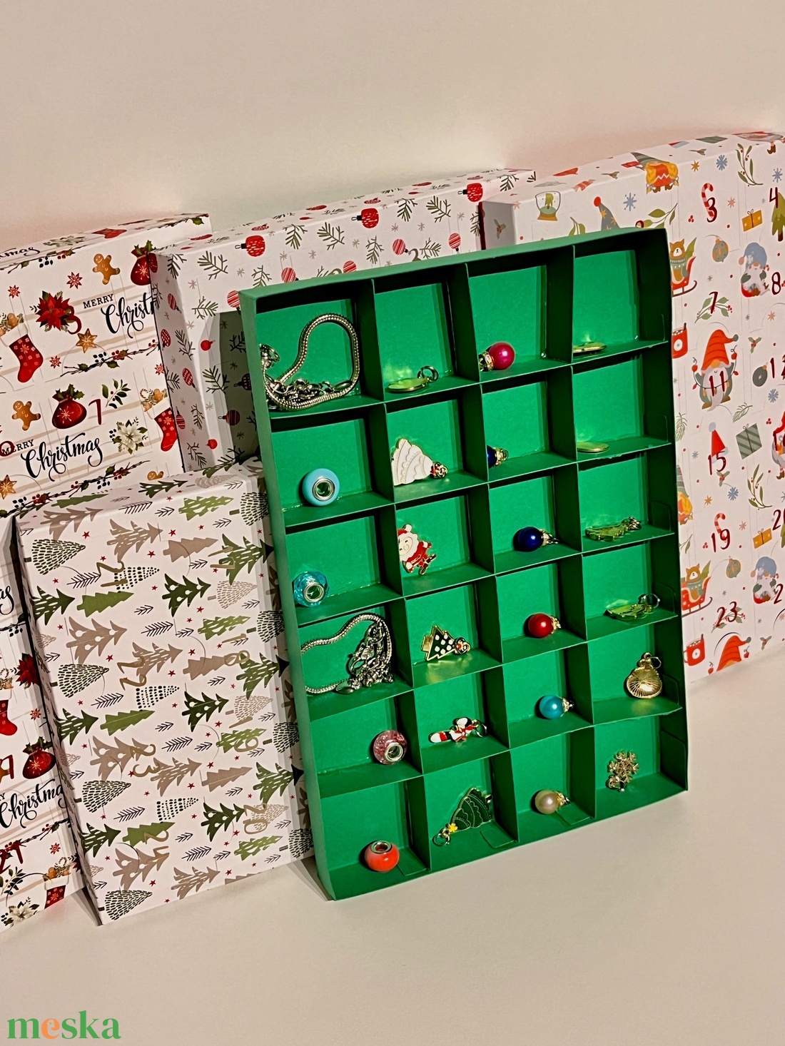 Adventi naptár kislányoknak charm karkötőkkel - karácsony - adventi díszek - adventi naptár - Meska.hu