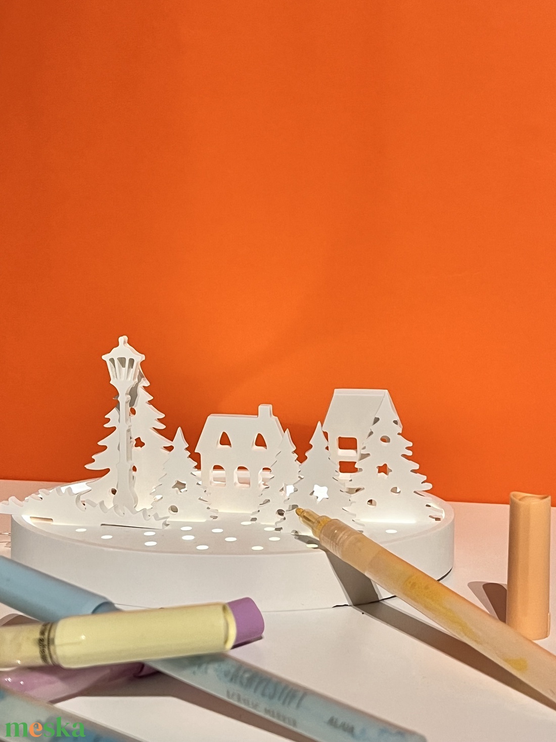 DIY Karácsonyi asztaldísz fényfüzérrel - színezhető - karácsony - karácsonyi lakásdekoráció - karácsonyi falu, házikó - Meska.hu