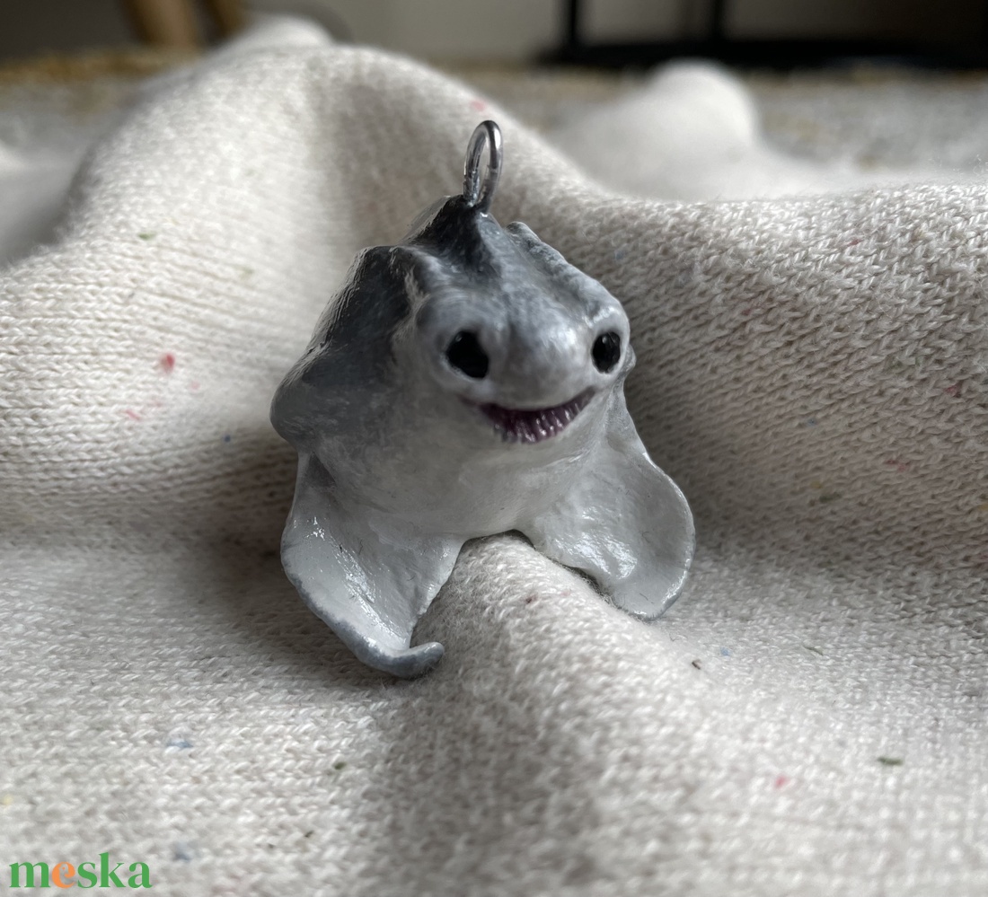 Különleges kézzel készült akasztós cápa figura - kellékek & szerszámok - dekorációs kellékek - figurák - Meska.hu