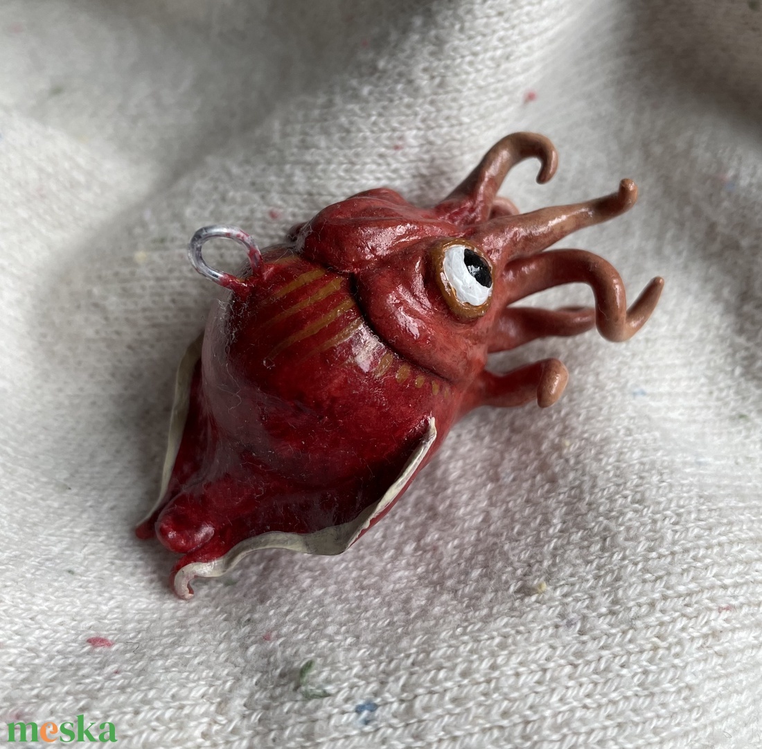 Egyedi kézzel készített tintahal akasztós dísz - kellékek & szerszámok - dekorációs kellékek - figurák - Meska.hu