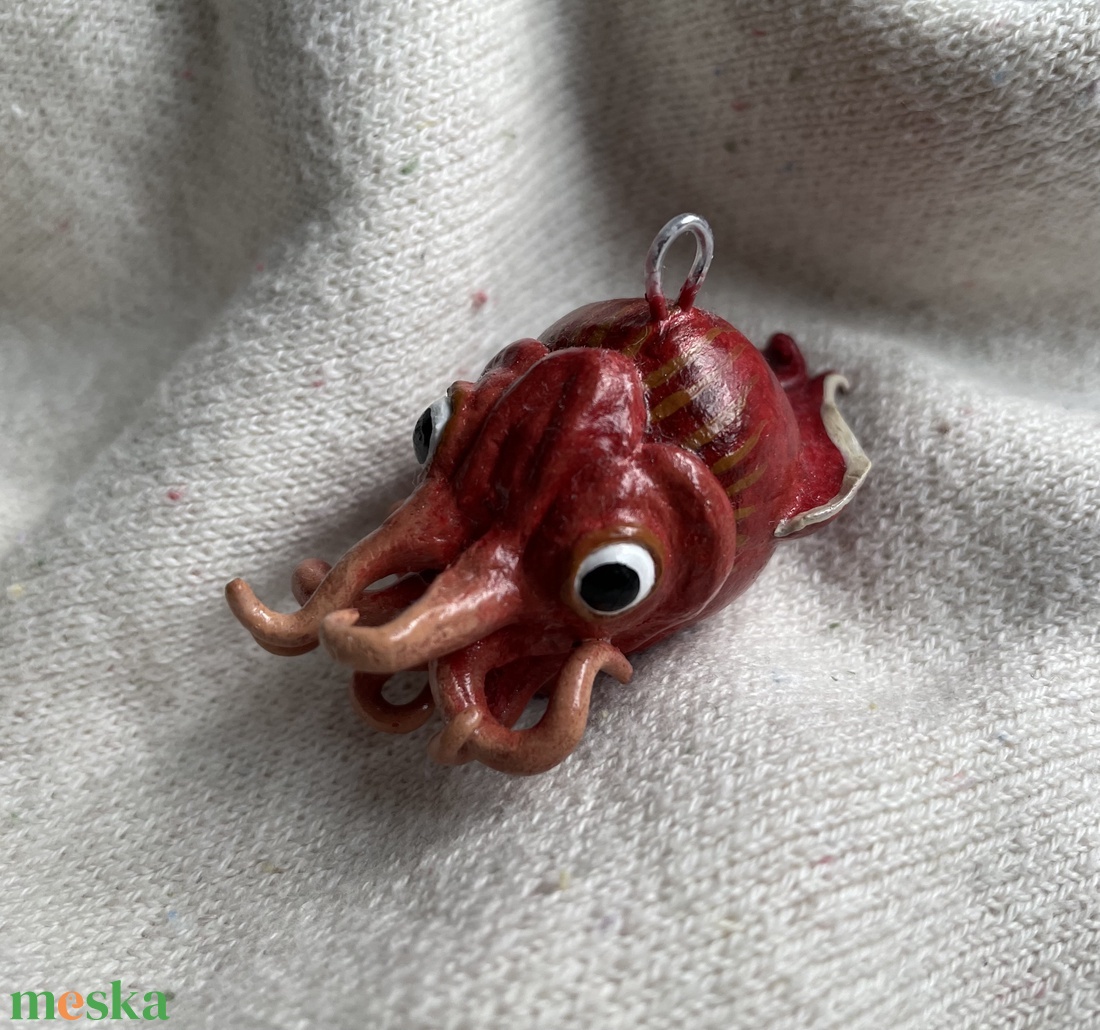 Egyedi kézzel készített tintahal akasztós dísz - kellékek & szerszámok - dekorációs kellékek - figurák - Meska.hu
