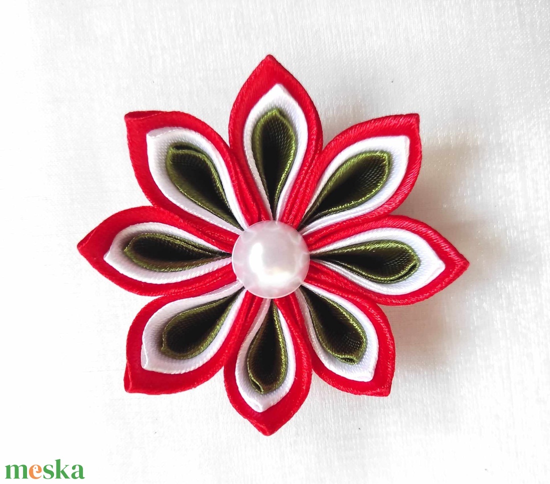 Kokárda - virág alakú - ékszer - kitűző és bross - kitűző - Meska.hu Kokárda - virág alakú - ékszer - kitűző és bross - kitűző - Meska.hu