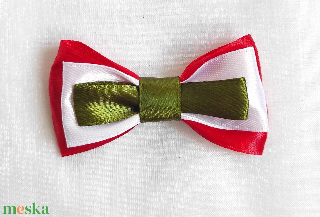 Kokárda - masni alakú - ékszer - kitűző és bross - Meska.hu Kokárda - masni alakú - ékszer - kitűző és bross - Meska.hu