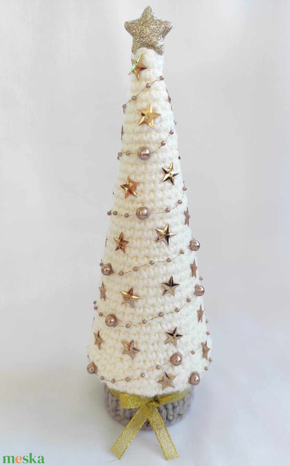 Krém - arany horgolt karácsonyfa - karácsony - karácsonyi lakásdekoráció - karácsonyfa, grincsfa - Meska.hu