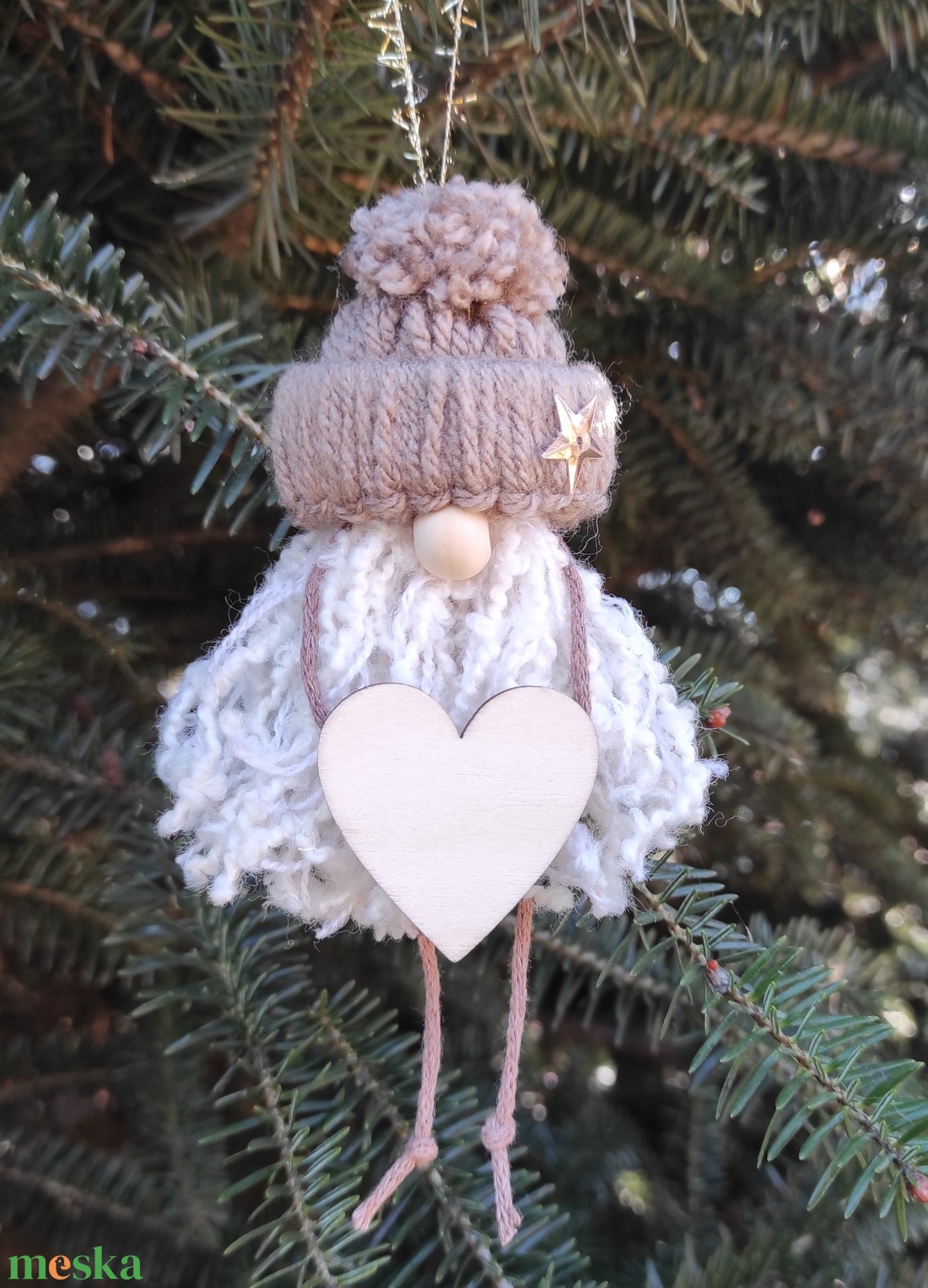 Bézs pompom manó - karácsony - karácsonyi lakásdekoráció - karácsonyi manók, figurák - Meska.hu