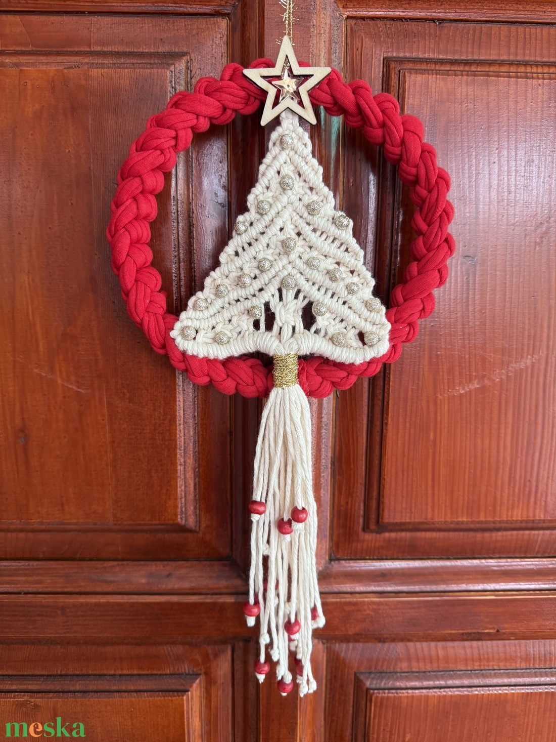 Piros - fehér makramé kopogtató - karácsony - adventi díszek - adventi ajtódísz - Meska.hu