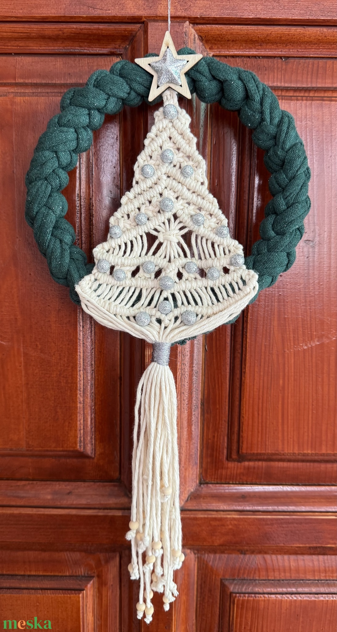 Zöld - fehér makramé kopogtató - karácsony - adventi díszek - adventi ajtódísz - Meska.hu