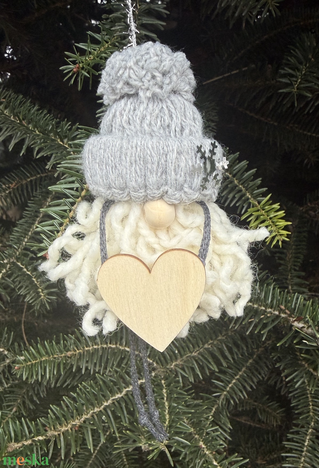 Szürke - fehér pompom manó - karácsony - karácsonyi lakásdekoráció - karácsonyi manók, figurák - Meska.hu