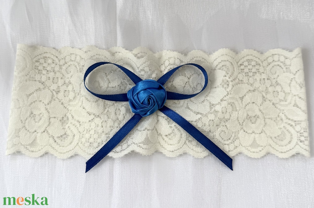 Esküvői combcsipke - legényfogó - esküvő - kiegészítők - harisnyatartó & valami kék - Meska.hu