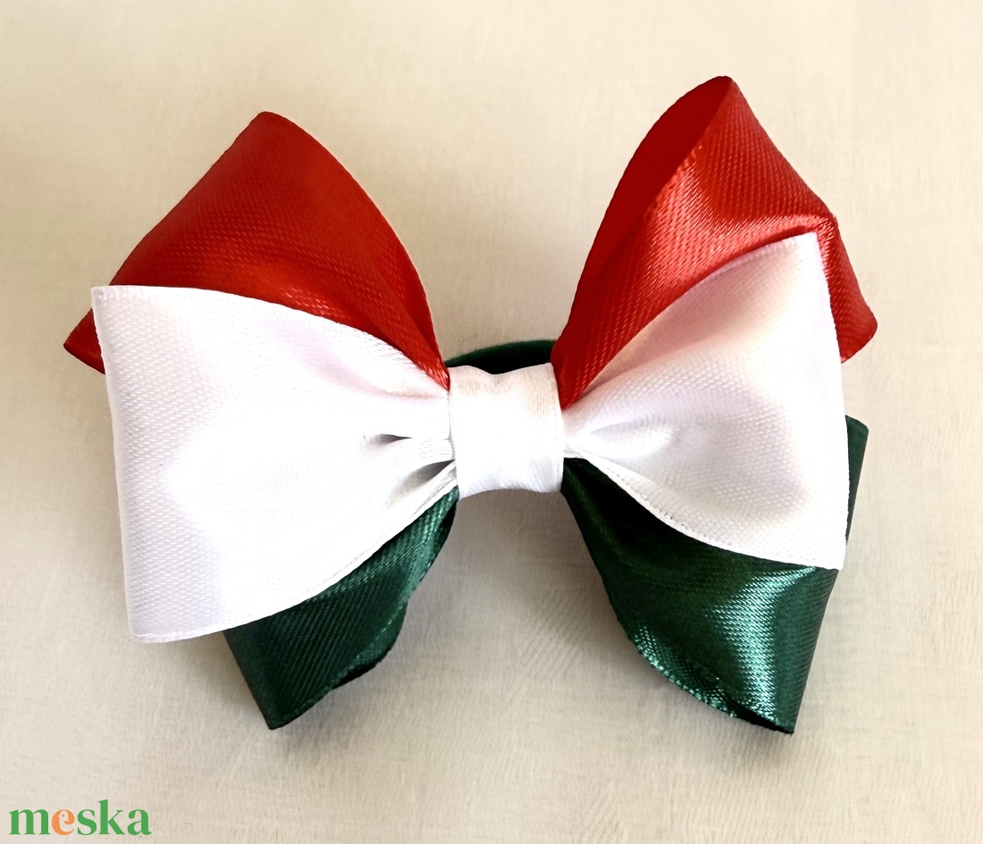 Nemzeti színű masnis hajgumi - ruha & divat - hajdísz & hajcsat - hajgumi - Meska.hu