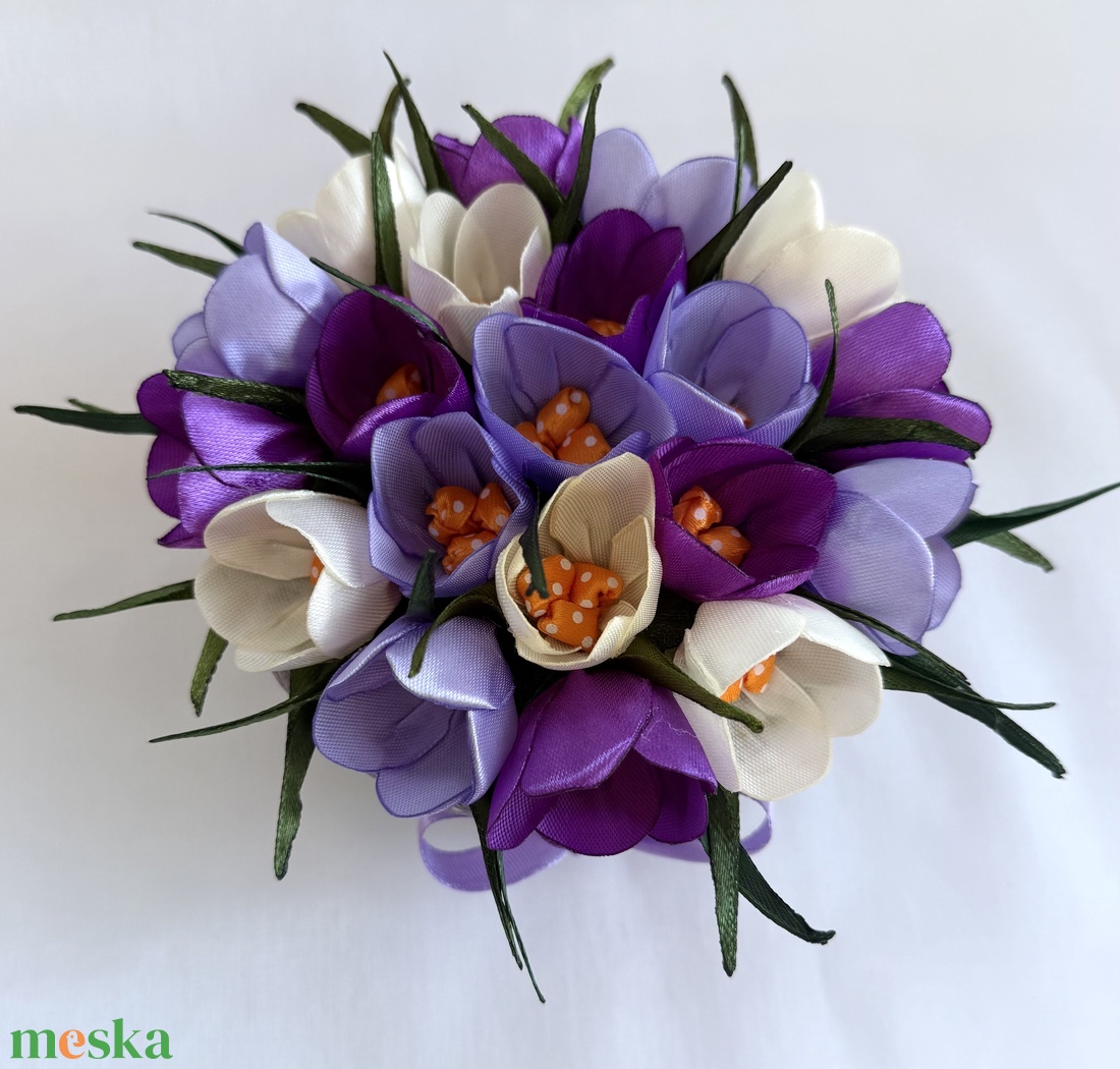 Lila - krém krókuszkosár - otthon & életmód - virágdekoráció - virágdíszek - asztali virágdísz - Meska.hu