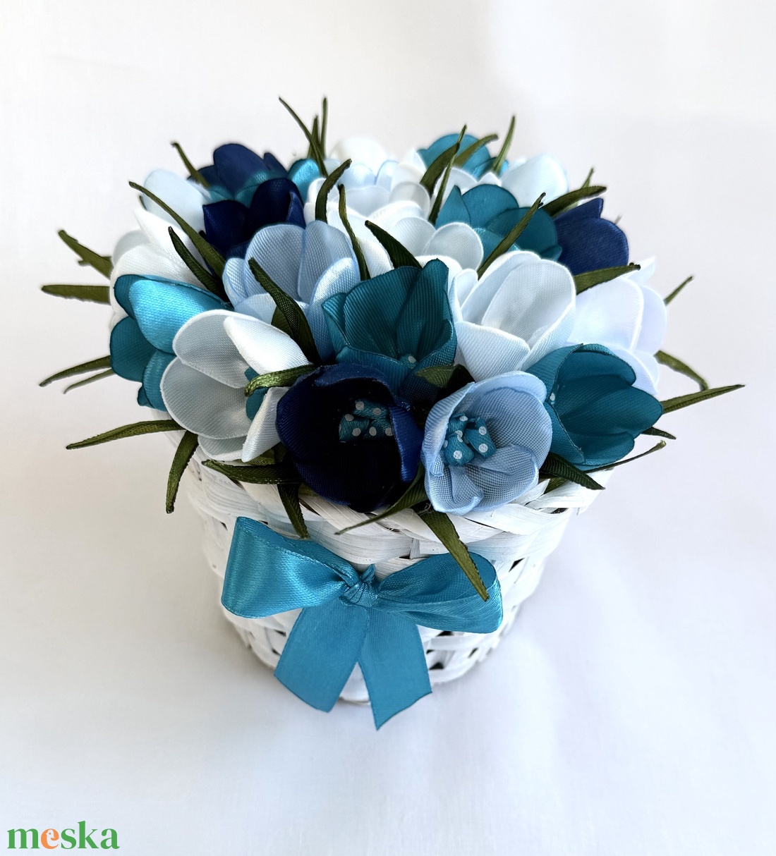 Kék krókuszkosár - otthon & életmód - virágdekoráció - virágdíszek - asztali virágdísz - Meska.hu